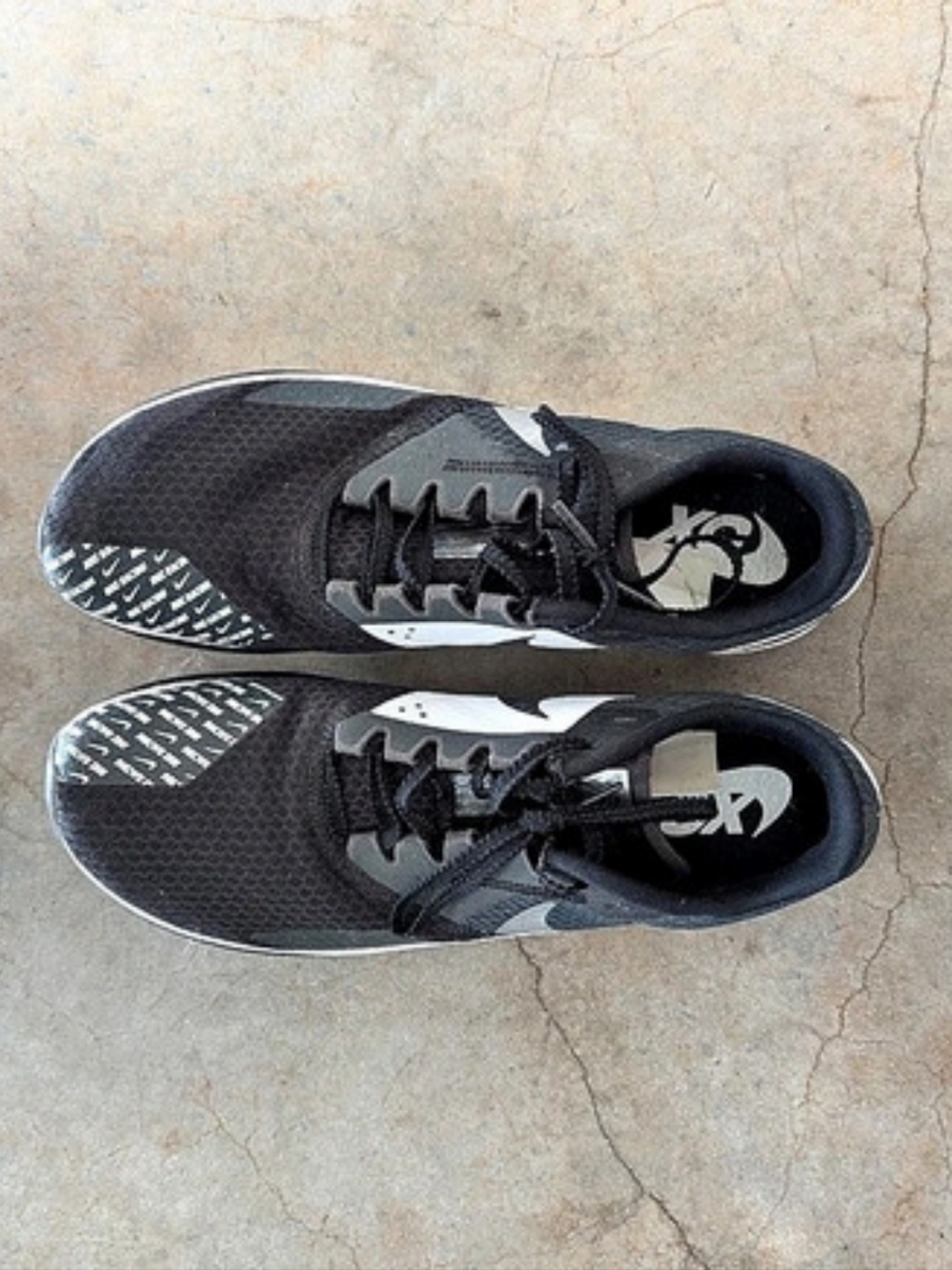 Nike Men's Size 8 Zoom Rival XC 6 Black & White Athletic Shoes
